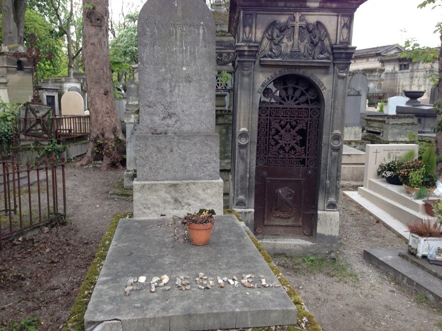 Détail de la tombe d’Augustin Fresnel au Père-Lachaise